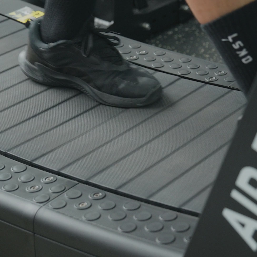 CARBYNE Air Runner Fold curved manual treadmill demonstration video